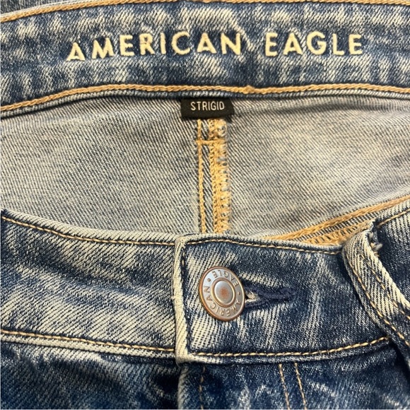 Women’s American Eagle Strigid Ripped Mom Jeans - Picture 4 of 6